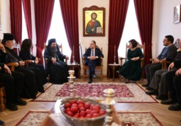 Presidenti Begaj uron besimtarët ortodoksë nga Korça: Qoftë Pashkë e bekuar për të gjithë shqiptarët