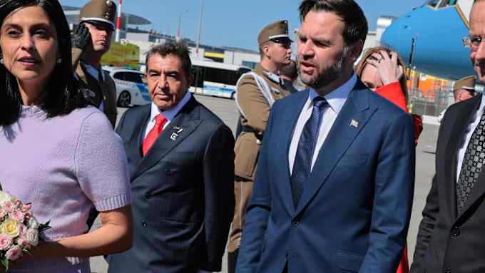 Kush është njeriu që po e kthen Donald Trump-in në një makineri globale marrëveshjesh