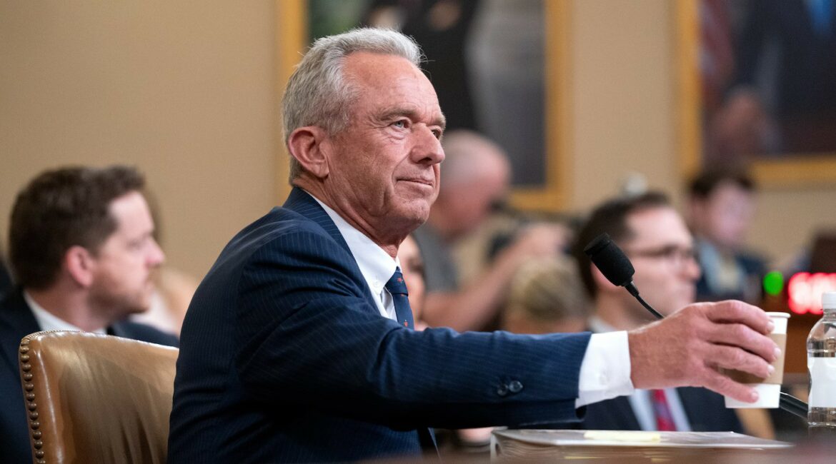 Kennedy përplaset me demokratët për shëndetësinë