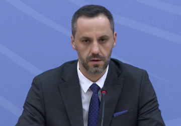 “Përgëzime policisë për reagimin e vetëpërmbajtur ndaj molotovarëve” – Lamallari