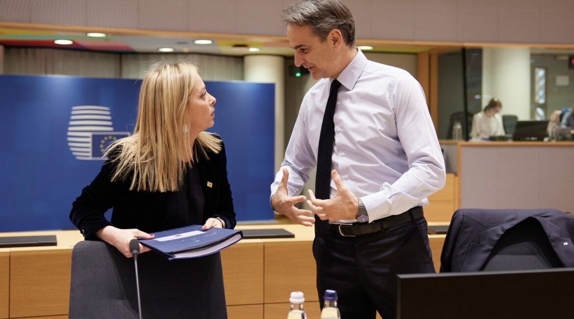 Italia do kalojë Greqinë si vendi me më shumë borxhe në Eurozonë