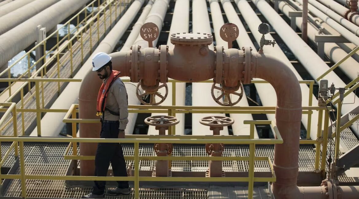 Vendet e Gjirit shqyrtojnë tubacione të reja për të shmangur Hormuzin