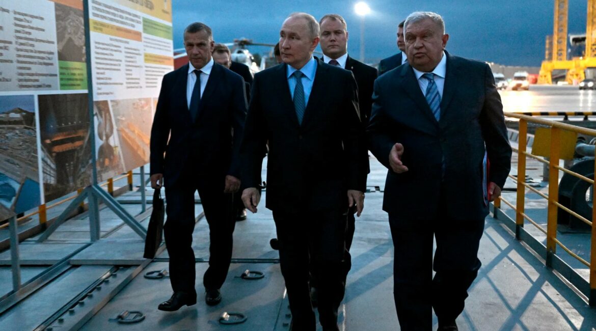 Rusia uli prodhimin e naftës në prill