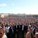 Udhëheqësi i rrëzuar i opozitës turke, Özel, mbledh mijëra në protestë në Ankara