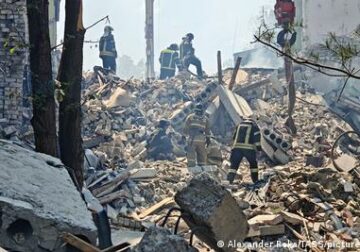 Sulm me dron në rajonin e pushtuar të Luhanskut, raportohen të paktën 10 të vdekur
