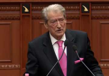 Berisha ndaj Ramës: I tmerruar nga vjedhjet, po shkel Kushtetutën për interpelancat
