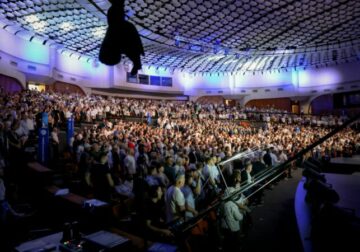 Përfundon Kuvendi Kombëtar i PD,  kutitë e votimit nisen drejt selisë blu
