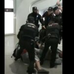 Policia spanjolle rreh aktivistët e flotiljes së Gazës në aeroportin e Bilbaos (Video)