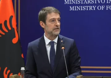 Ministri Hoxha vizitë në Prishtinë: Kush prek Kosovën, prek Shqipërinë