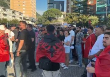 Lezha e Fushë Kruja u bashkohen protestave mbarëkombëtare