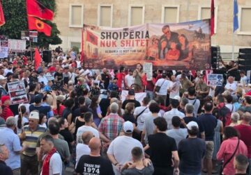Policia procedon edhe 31 protestues në Tiranë, akuzohen për grumbullim të paligjshëm dhe bllokim të qarkullimit