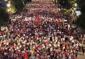 “Rama dorëhiqu, gënjeshtrave u erdhi fundi” – S’ndalet protesta, marshim kilometrik nëpër Tiranë
