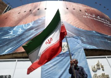 SHBA thotë se goditi objekte ushtarake iraniane, Teherani përgjigjet me sulm ndaj një baze ajrore