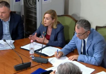 PD propozon heqjen e sigurimeve për pensionistët që punojnë, qeveria kundër: Kontributet do t’u kthehen si bonus ose rritje pensioni