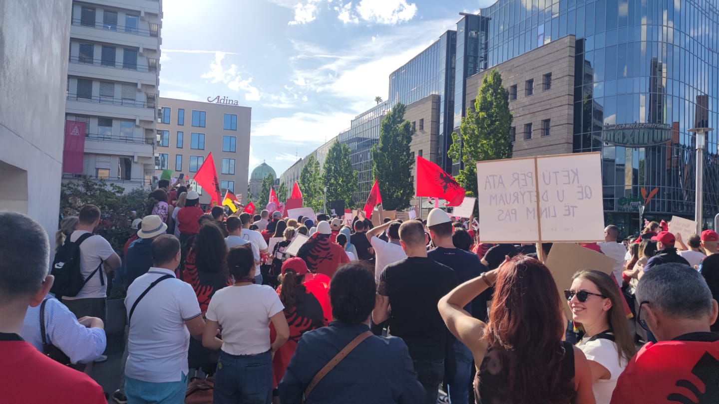 Dita e 14-të e protestës në Tiranë, protestave të diasporës u bashkohen edhe Nurenbergu e Rennes