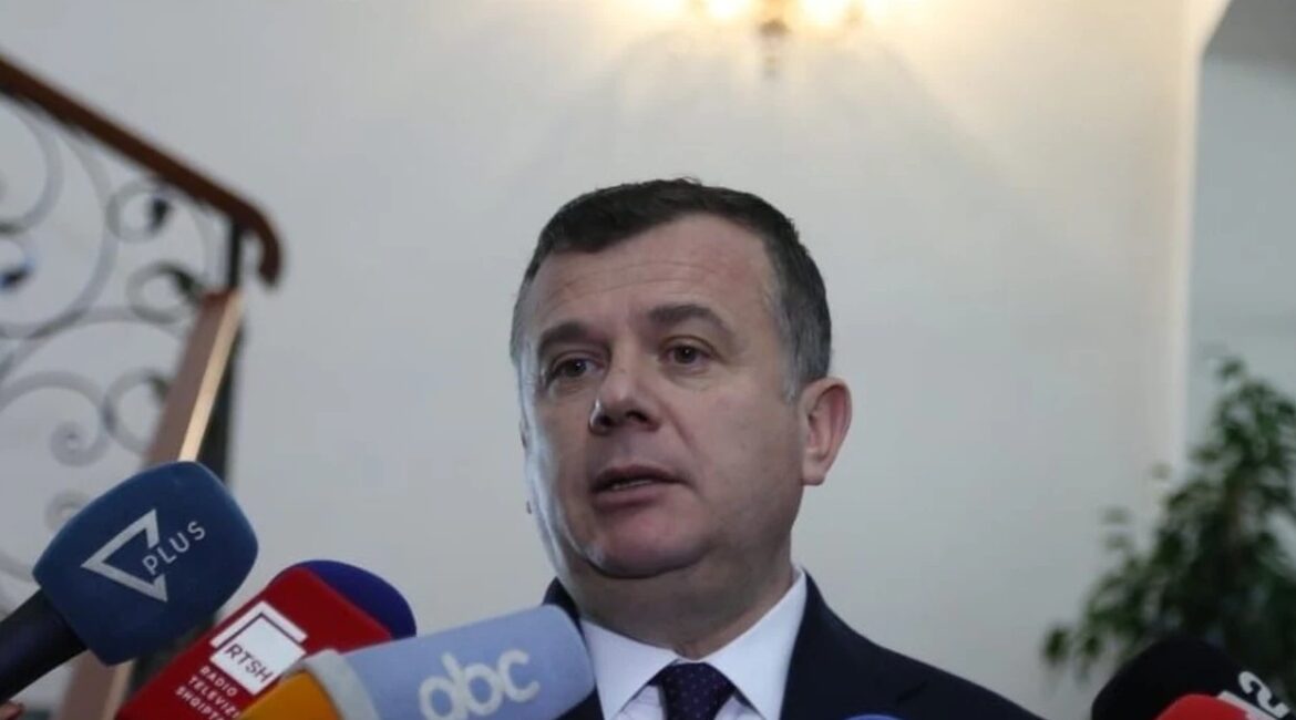 Balla citon Kuranin, “betohet” se s’ka ndërhyrë te KMSH-ja për të shkarkuar hoxhallarë